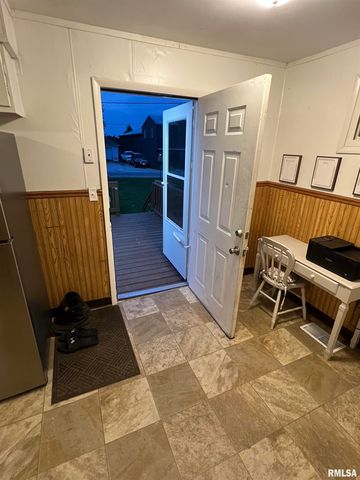 105 W MAIN Street, East Galesburg, IL 61430