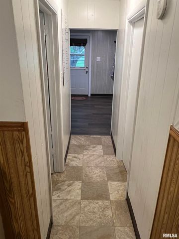 105 W MAIN Street, East Galesburg, IL 61430