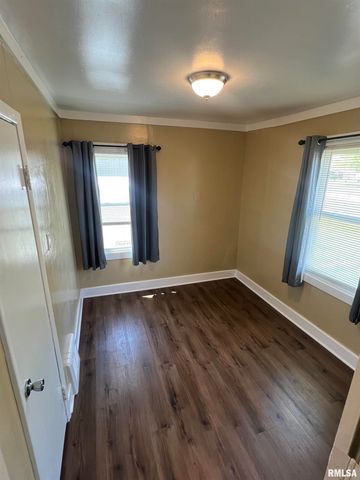 105 W MAIN Street, East Galesburg, IL 61430