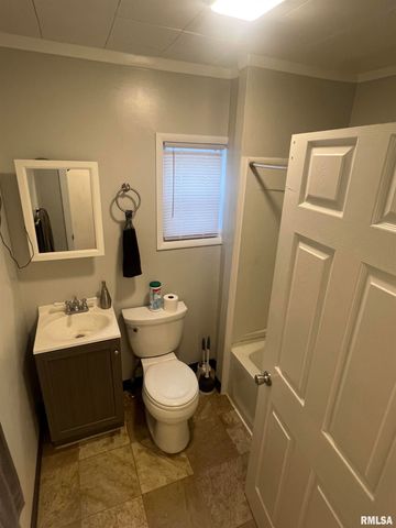 105 W MAIN Street, East Galesburg, IL 61430