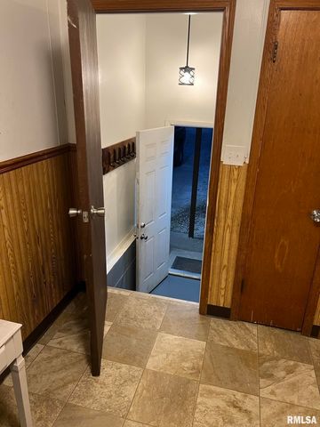 105 W MAIN Street, East Galesburg, IL 61430