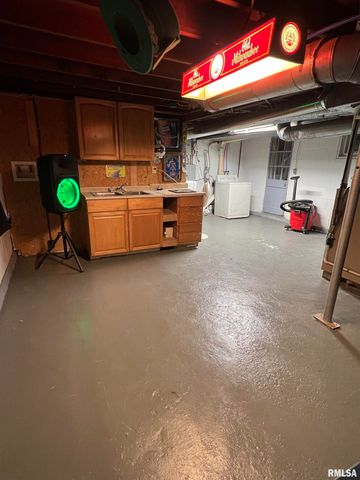 105 W MAIN Street, East Galesburg, IL 61430