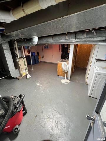 105 W MAIN Street, East Galesburg, IL 61430