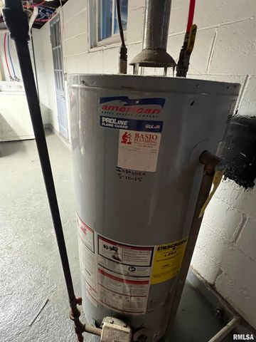 105 W MAIN Street, East Galesburg, IL 61430