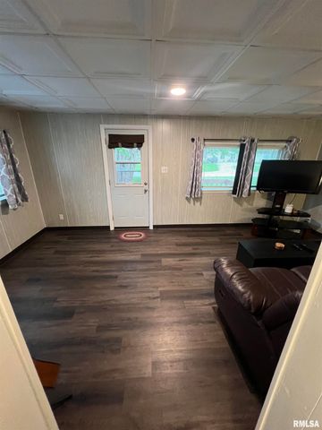 105 W MAIN Street, East Galesburg, IL 61430