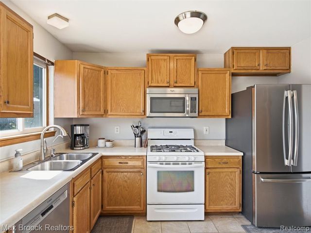 22134 Pleasant Street, Saint Clair Shores, MI 48080