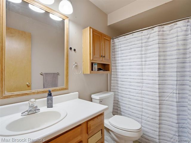 22134 Pleasant Street, Saint Clair Shores, MI 48080