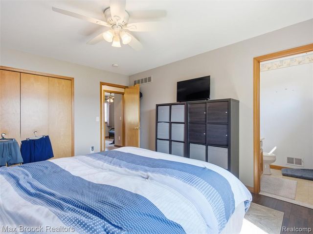 22134 Pleasant Street, Saint Clair Shores, MI 48080