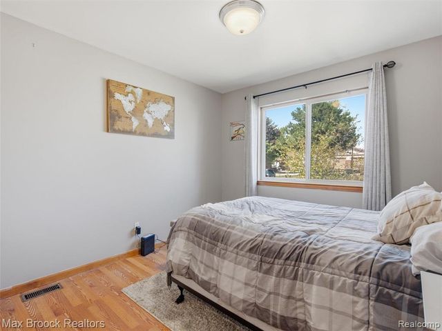 22134 Pleasant Street, Saint Clair Shores, MI 48080