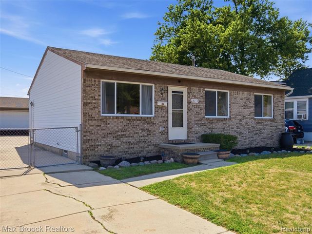 22134 Pleasant Street, Saint Clair Shores, MI 48080