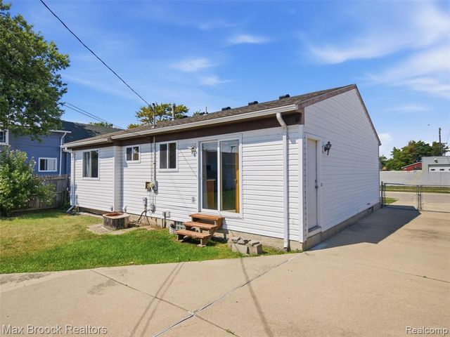 22134 Pleasant Street, Saint Clair Shores, MI 48080