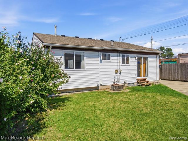 22134 Pleasant Street, Saint Clair Shores, MI 48080