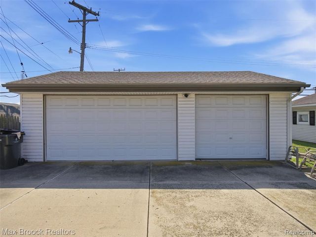 22134 Pleasant Street, Saint Clair Shores, MI 48080