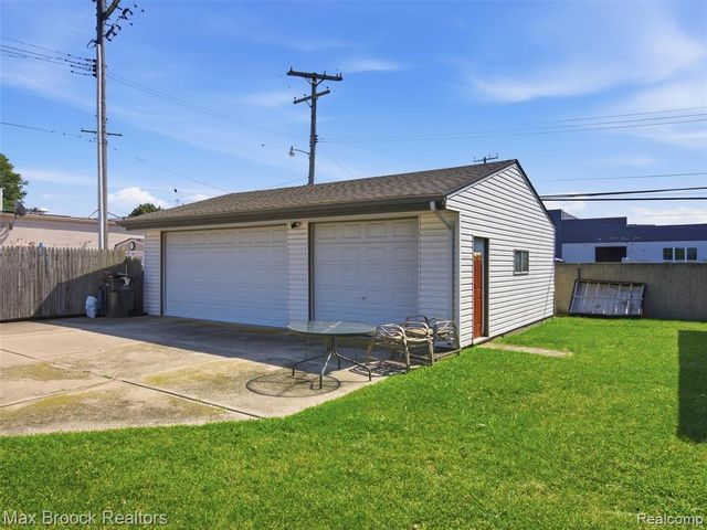 22134 Pleasant Street, Saint Clair Shores, MI 48080