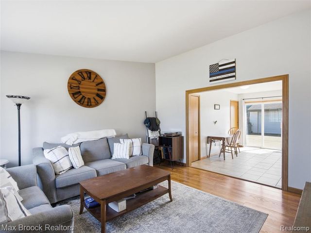 22134 Pleasant Street, Saint Clair Shores, MI 48080
