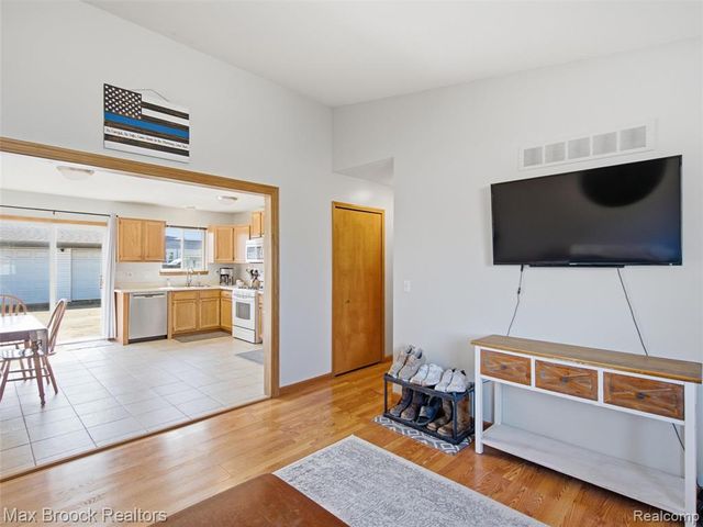 22134 Pleasant Street, Saint Clair Shores, MI 48080