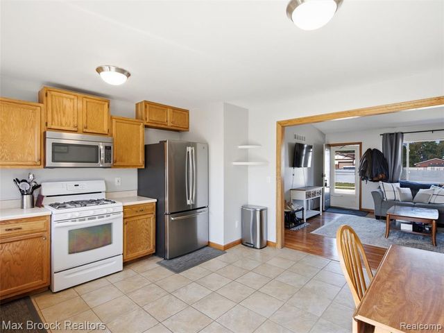 22134 Pleasant Street, Saint Clair Shores, MI 48080