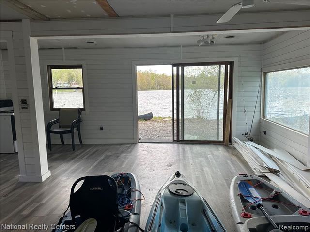 12063 Kirby Lane, South Lyon, MI 48178