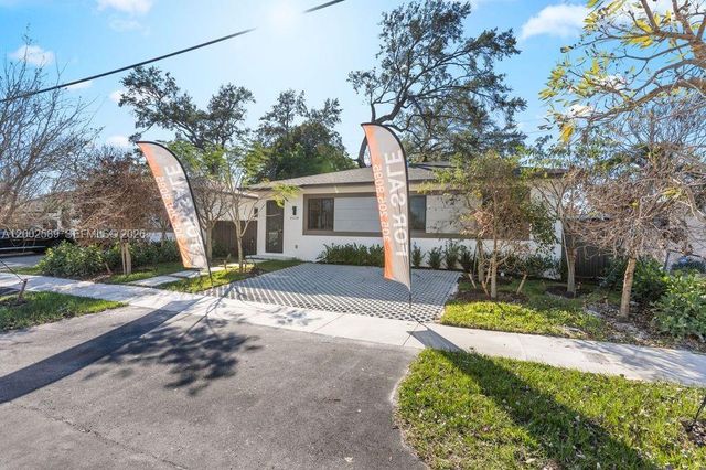 4518 NW 4th St, Miami, FL 33126