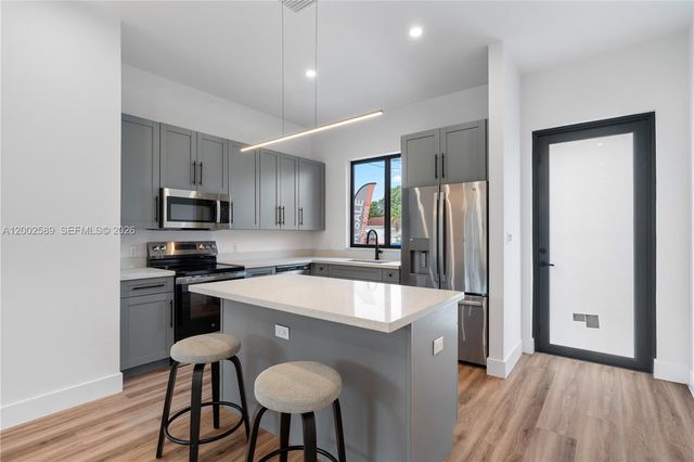 4518 NW 4th St, Miami, FL 33126