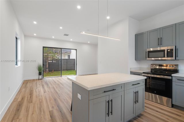 4518 NW 4th St, Miami, FL 33126