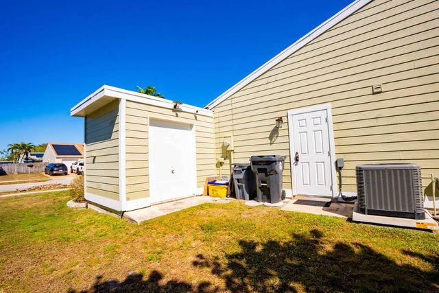 7791 Blairwood Circle N, Lake Worth, FL 33467