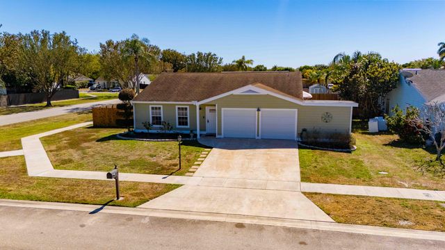 7791 Blairwood Circle N, Lake Worth, FL 33467