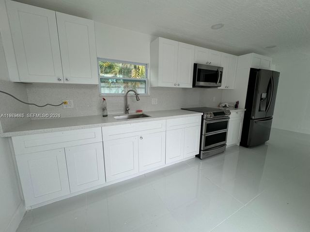 3340 SW 94th Pl 1, Miami, FL 33165