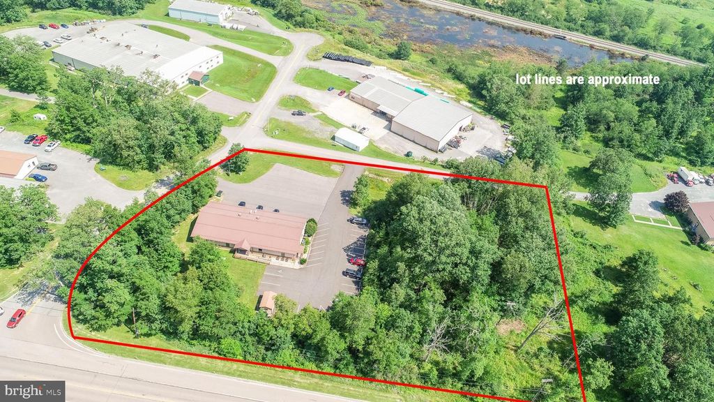 14 COMMERCE DR, Oakland, MD 21550
