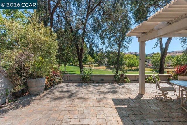 565 Silver Lake Dr, Danville, CA 94526