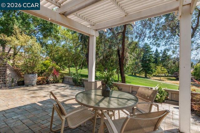 565 Silver Lake Dr, Danville, CA 94526
