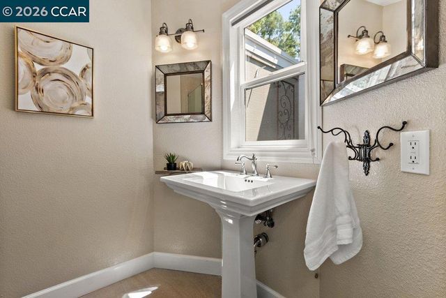 565 Silver Lake Dr, Danville, CA 94526