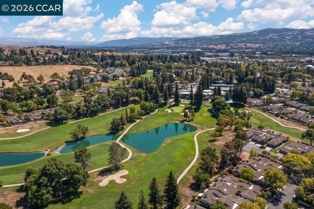 565 Silver Lake Dr, Danville, CA 94526