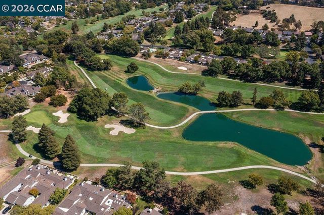 565 Silver Lake Dr, Danville, CA 94526