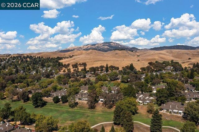 565 Silver Lake Dr, Danville, CA 94526