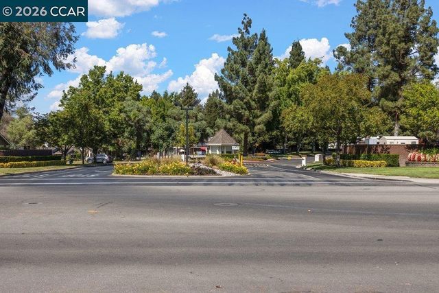 565 Silver Lake Dr, Danville, CA 94526