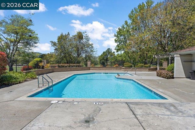 565 Silver Lake Dr, Danville, CA 94526