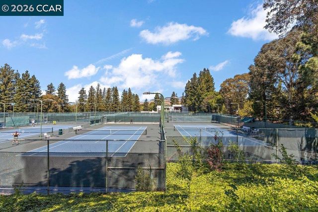 565 Silver Lake Dr, Danville, CA 94526