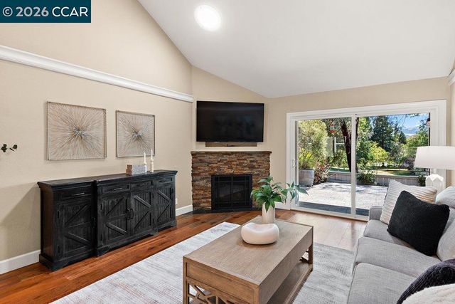 565 Silver Lake Dr, Danville, CA 94526