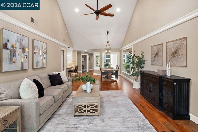 565 Silver Lake Dr, Danville, CA 94526