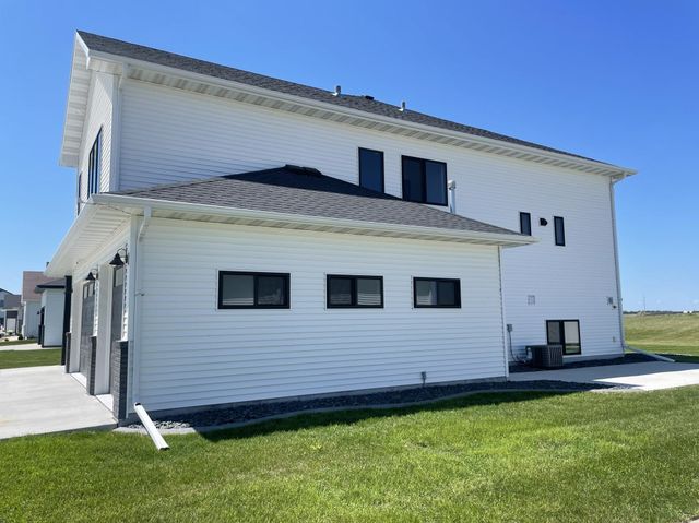 5006 11th Street W, West Fargo, ND 58078