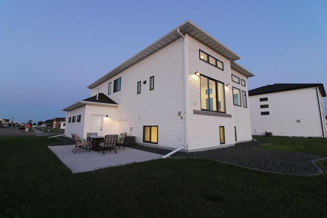 5006 11th Street W, West Fargo, ND 58078