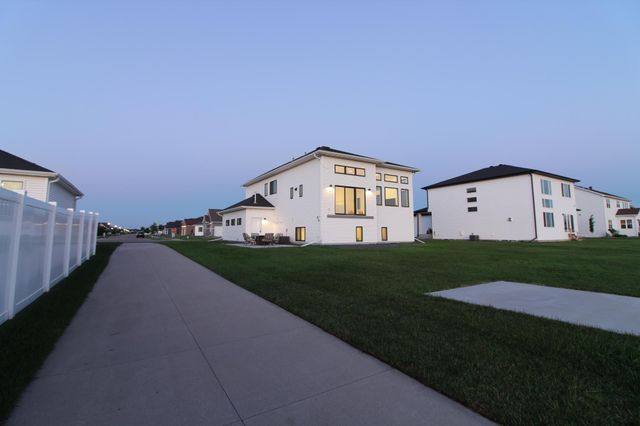 5006 11th Street W, West Fargo, ND 58078