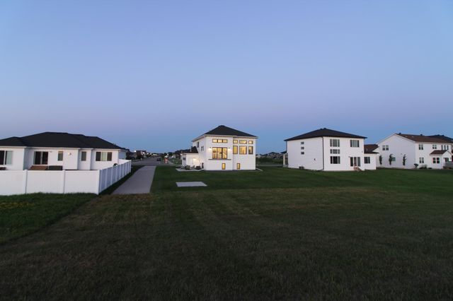 5006 11th Street W, West Fargo, ND 58078