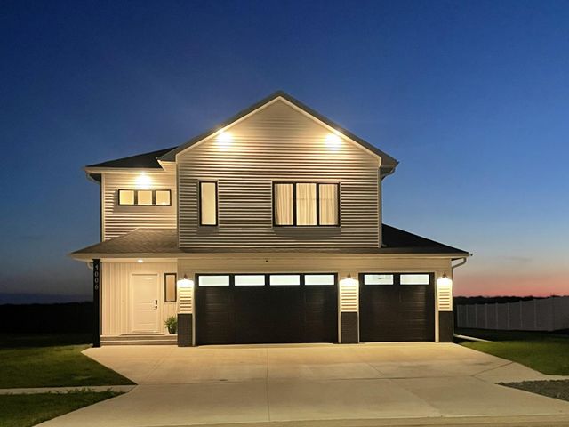 5006 11th Street W, West Fargo, ND 58078