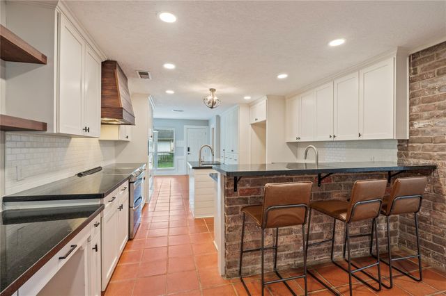 15915 Brookvilla Drive, Houston, TX 77059