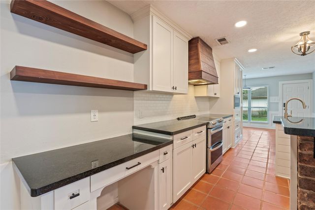 15915 Brookvilla Drive, Houston, TX 77059