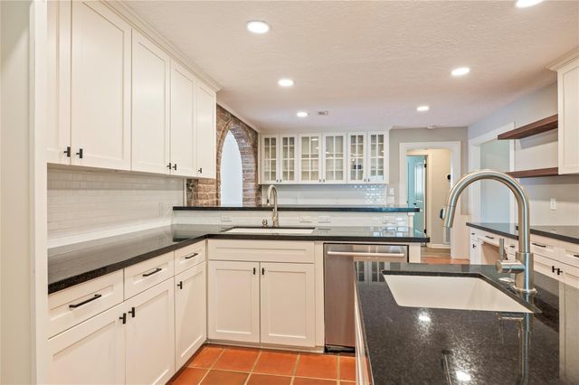 15915 Brookvilla Drive, Houston, TX 77059