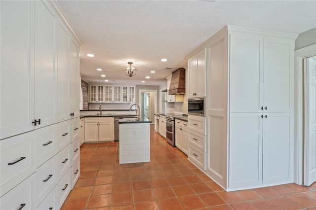 15915 Brookvilla Drive, Houston, TX 77059
