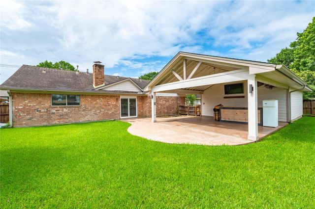 15915 Brookvilla Drive, Houston, TX 77059
